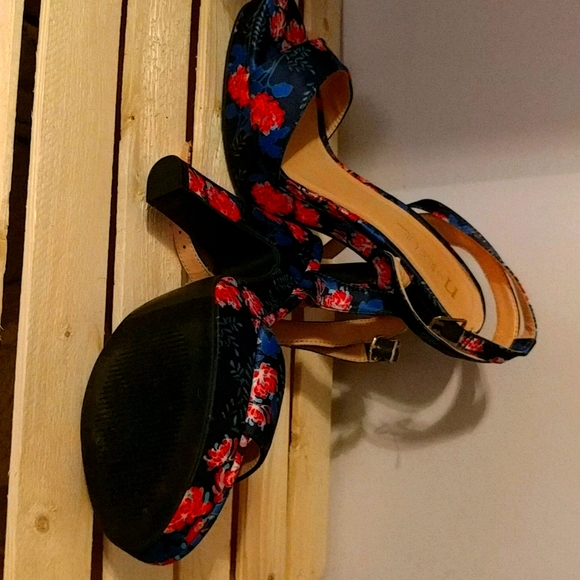 👠Nicole Miller heel 👠 - Picture 7 of 7